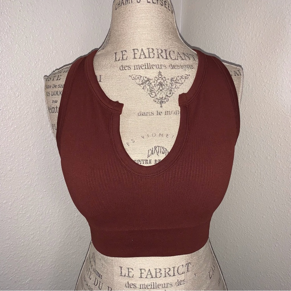 Seamless Ribbed Sports Crop Top - Picture 4 of 10